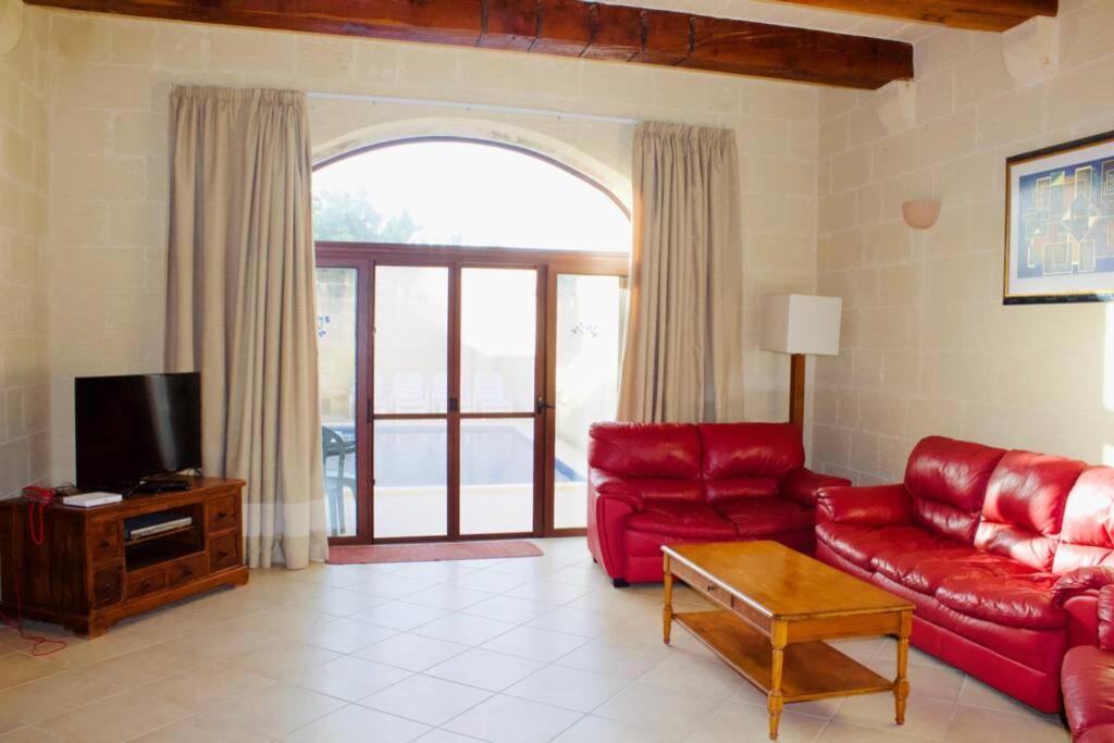 400 Year Old Converted Farmhouse With Private Pool Villa Xagħra Buitenkant foto