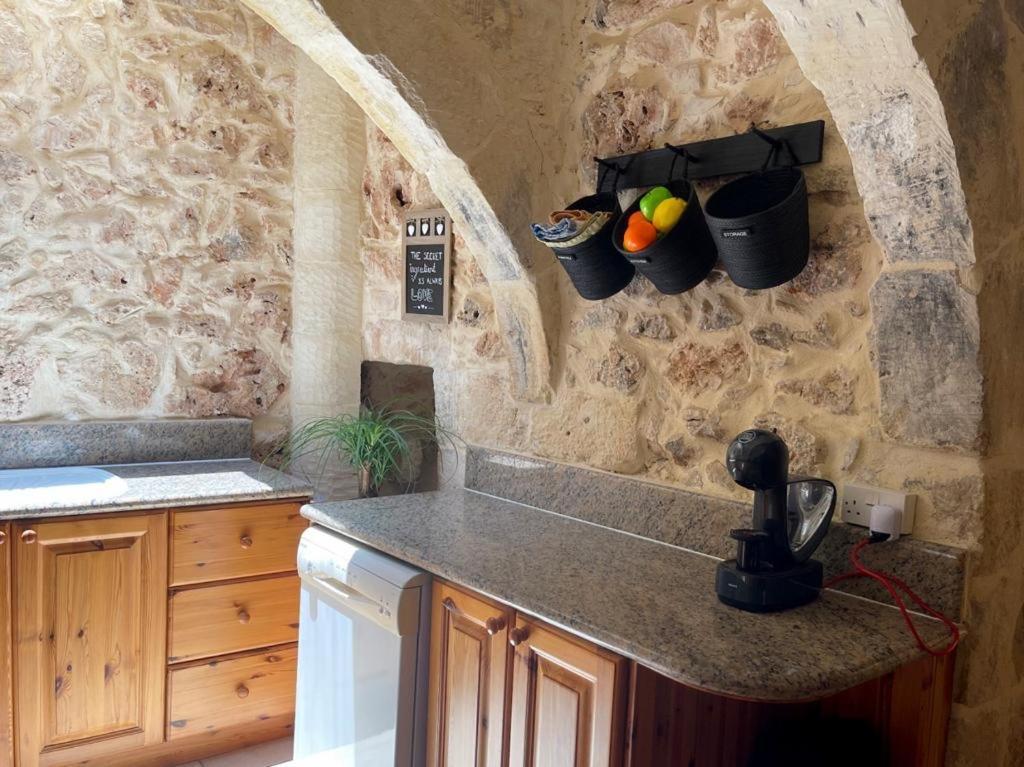 400 Year Old Converted Farmhouse With Private Pool Villa Xagħra Buitenkant foto